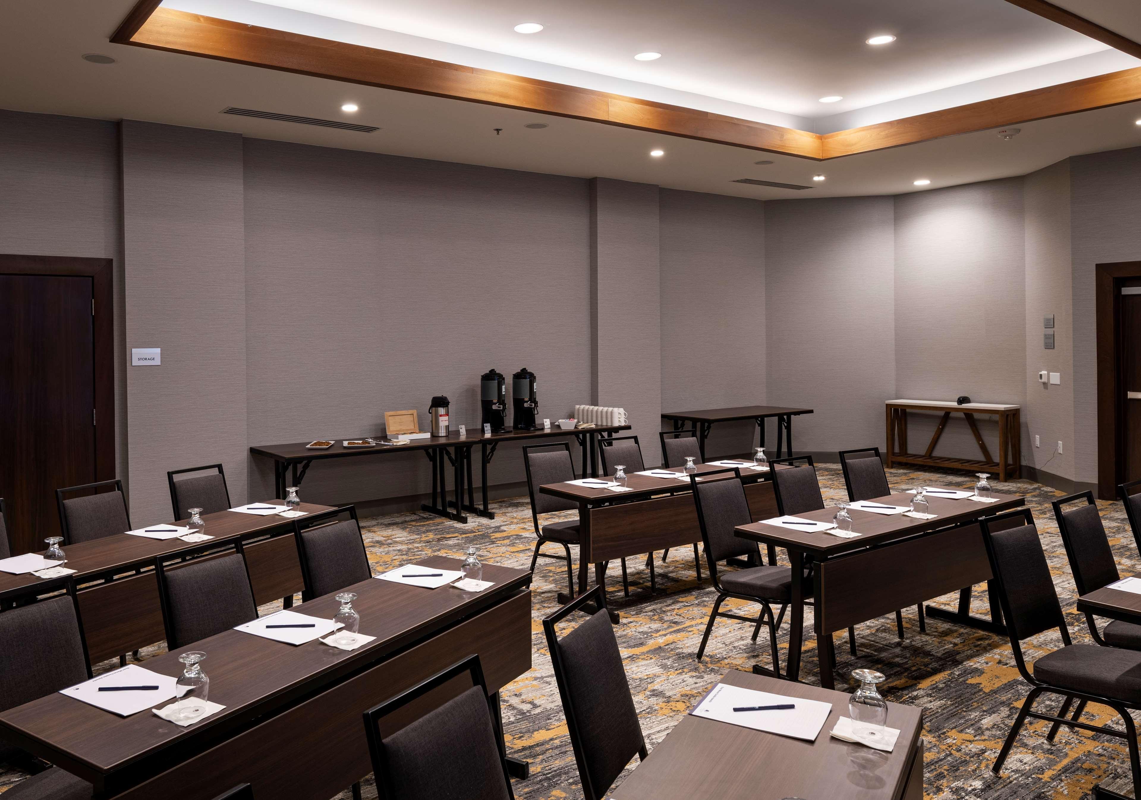 Doubletree By Hilton Madison East Hotel Kültér fotó