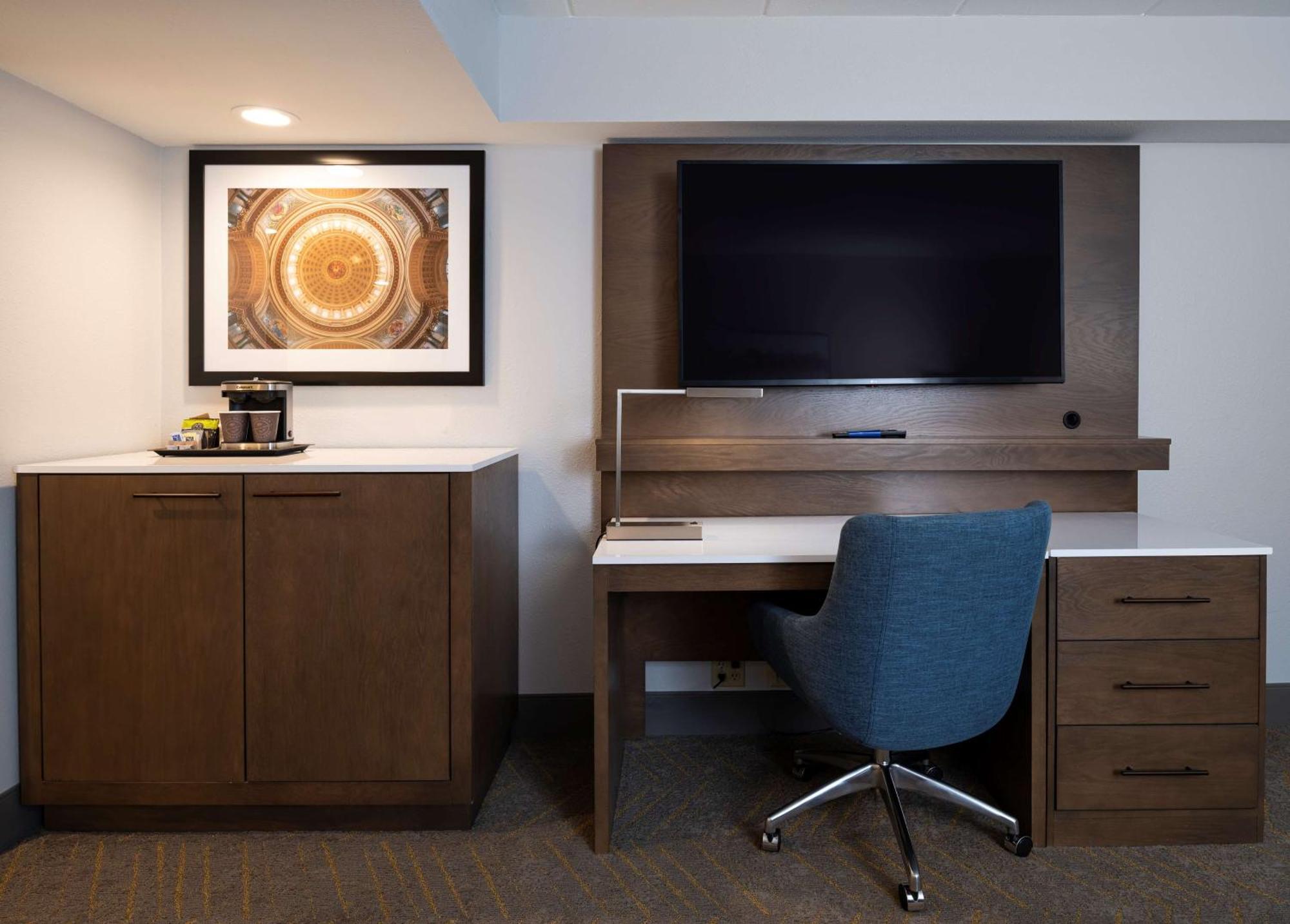 Doubletree By Hilton Madison East Hotel Kültér fotó