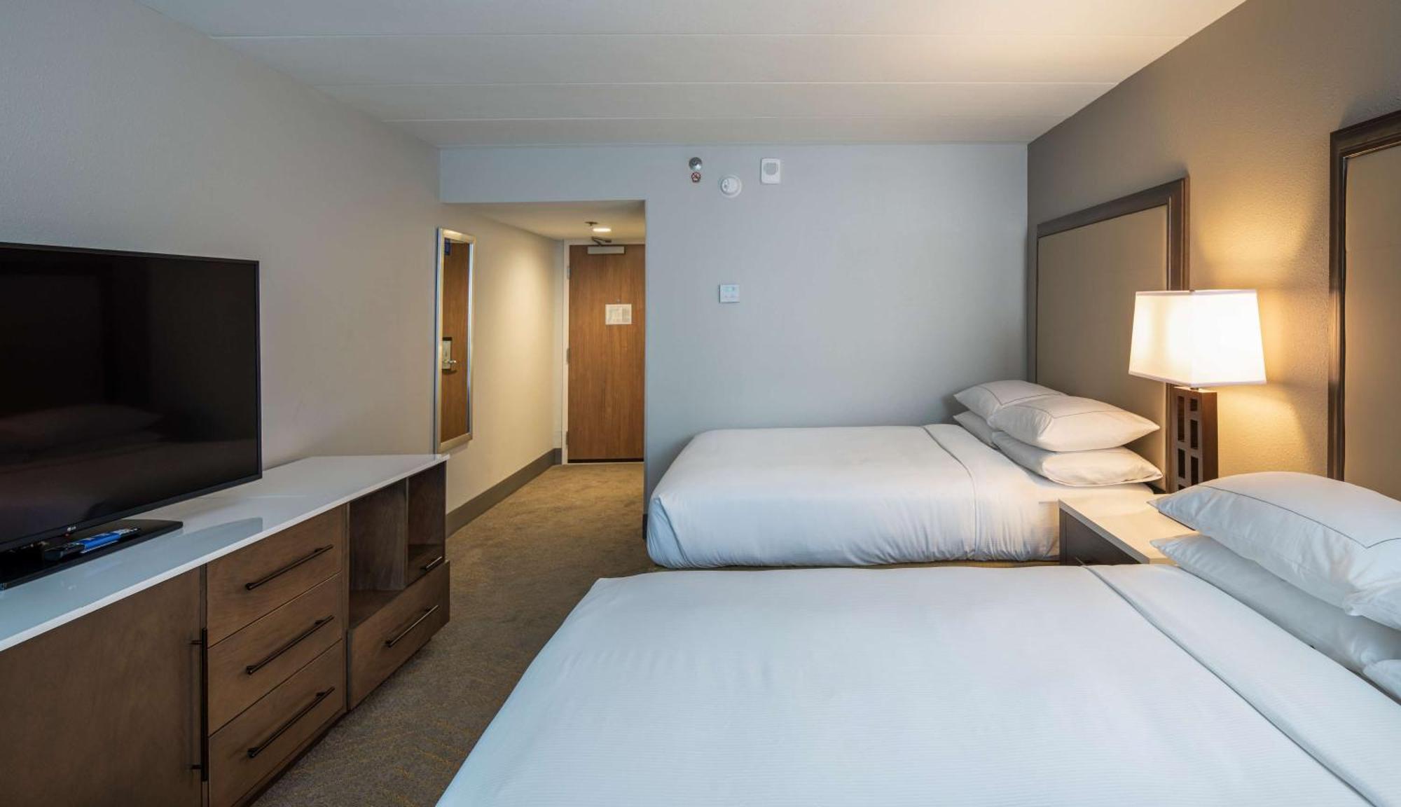 Doubletree By Hilton Madison East Hotel Kültér fotó